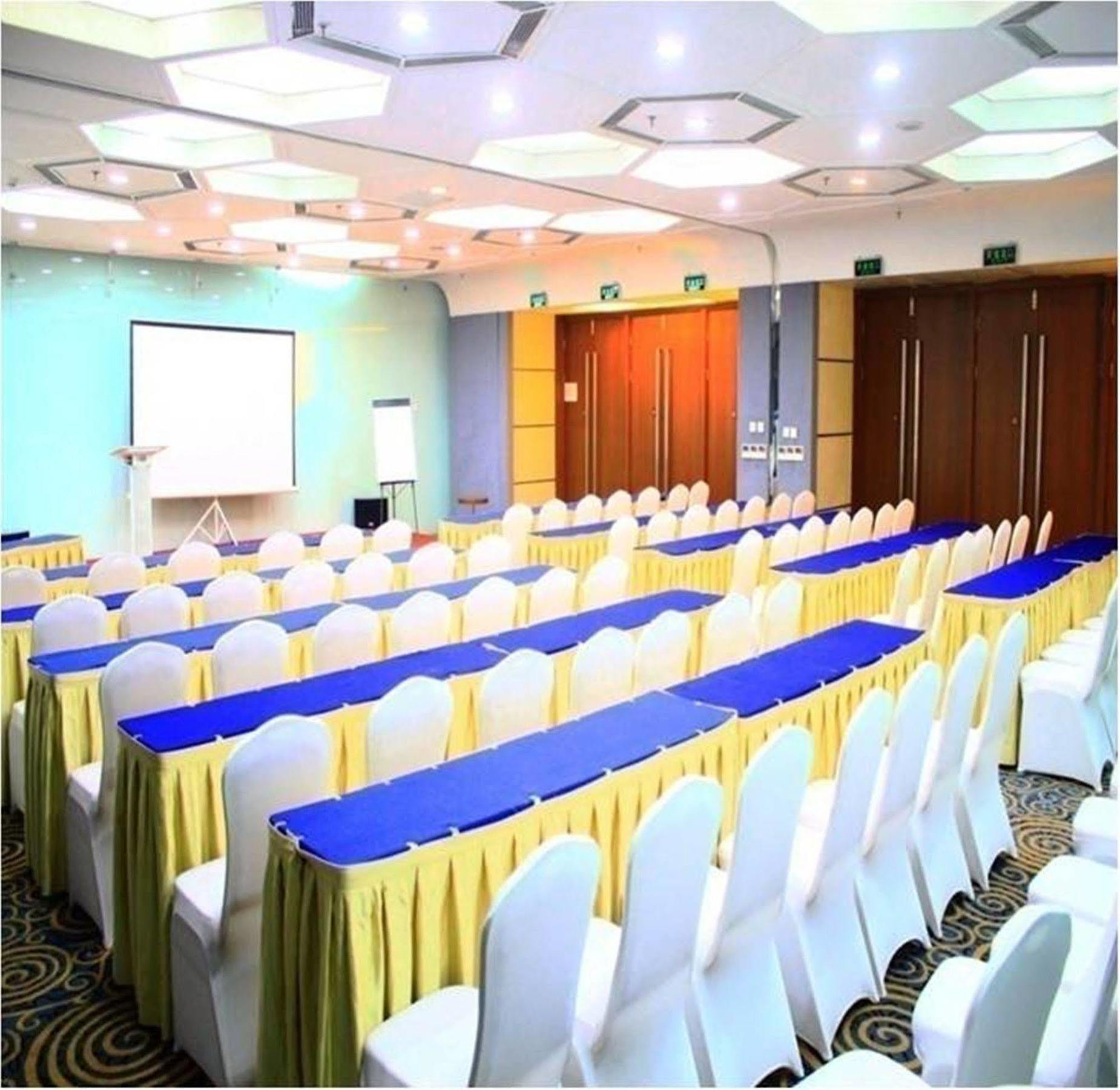 Holiday Inn Express Tianjin Binhai Eksteriør billede