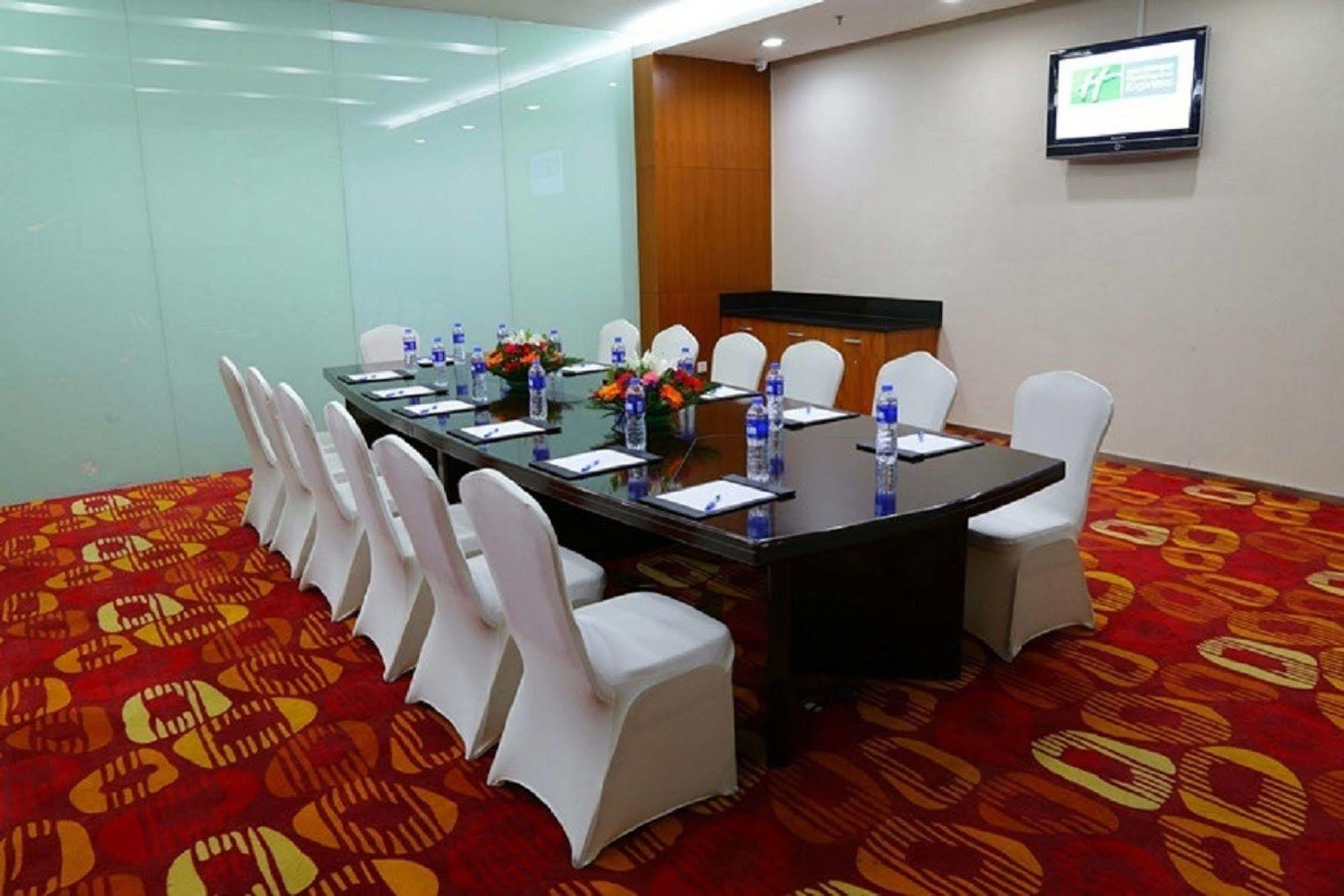 Holiday Inn Express Tianjin Binhai Eksteriør billede