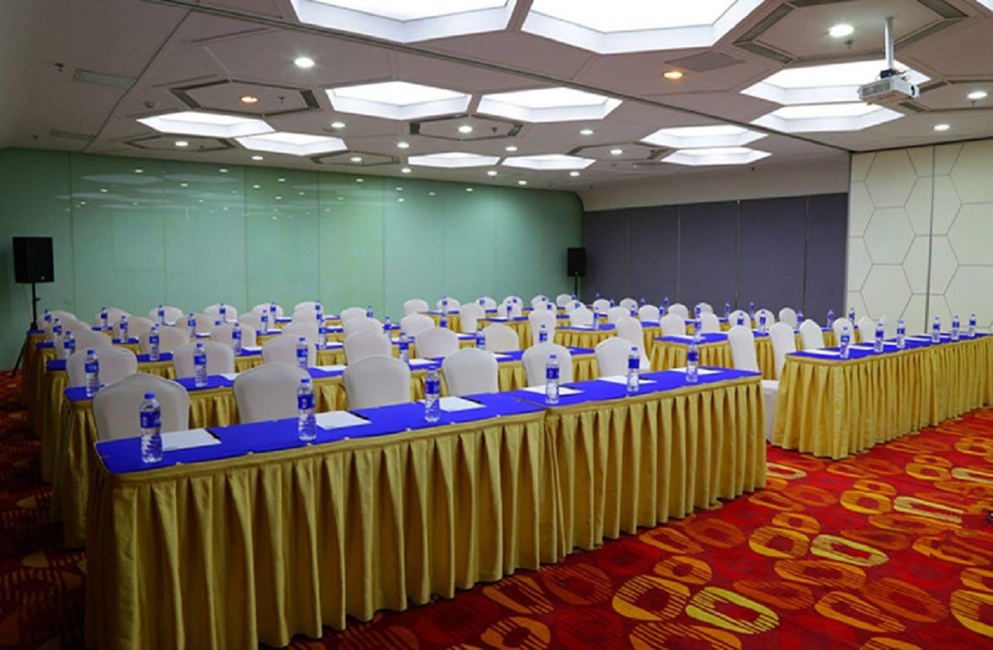 Holiday Inn Express Tianjin Binhai Eksteriør billede
